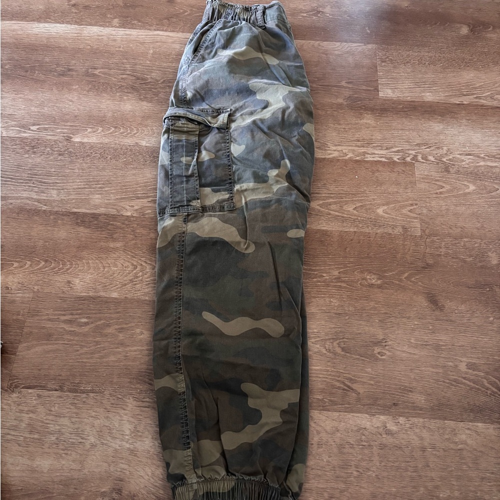 American Eagle Outfitters Camouflage Ankle Jeans